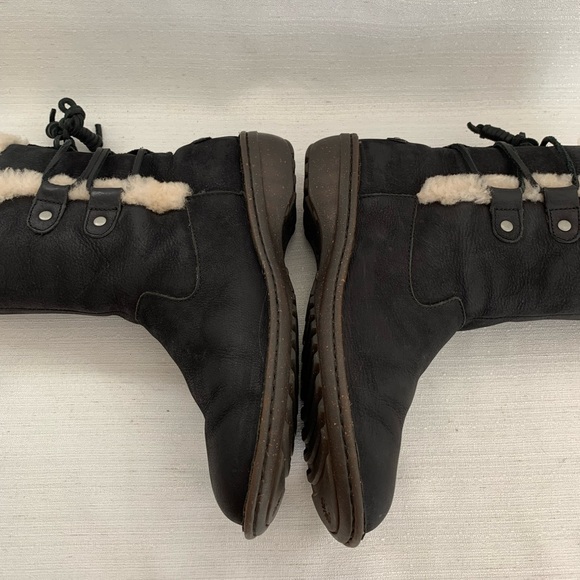 UGG Akadia Black Suede Leather Sherpa Lined Boots Women's 8 - Picture 12 of 15